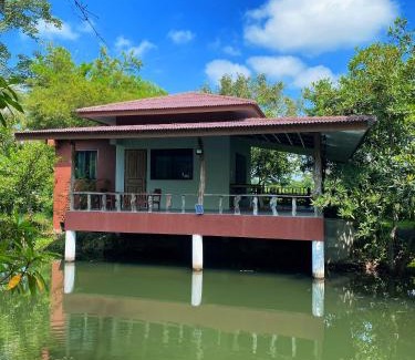 Mae Faek Mai Haus | บ้านสวนภูรจิตร Baansuanphurajit