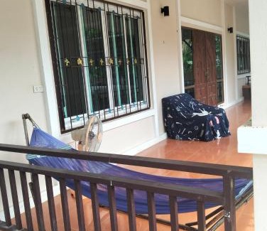 Tha Sut Haus | บ้านสวนสบายใจโฮมสเตย์ ใกล้มหาวิทยาลัยแม่ฟ้าหลวง ห่างเมือง 20 กม ห่างถนน 2 กม