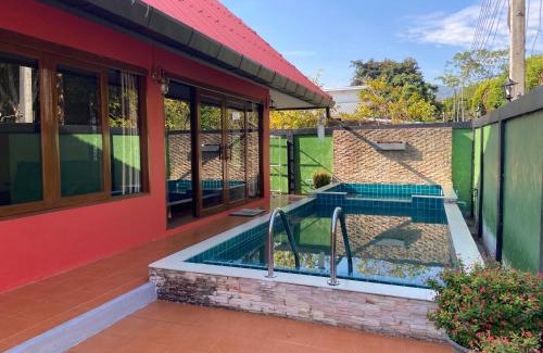 Mae Rim Haus | บ้านสวนแดงจินดา Baan Suan Dang Jinda