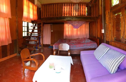 Mae Taeng Haus | บ้านเพื่อน อยู่ในป่า - Friend's house Homestay Mae Tang