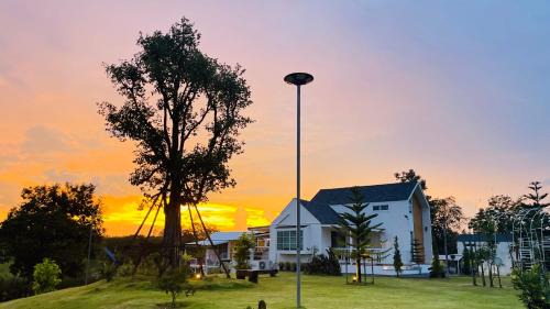 Wang Nam Khiao Haus | บ้านไร่ฟ้าสวย Family House