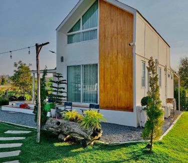 Wang Nam Khiao Haus | บ้านไร่ฟ้าสวย Family House
