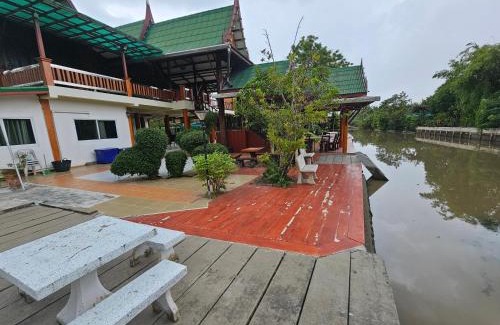 Amphawa Haus | บ้าน กัญณภัทร โฮมสเตย์