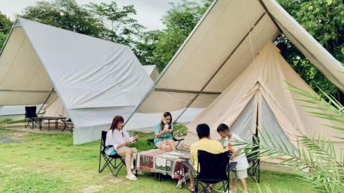 Kantharalak Sonstige | ปิติฟาร์มมิลี่ คาเฟ่&แกลมปิ้ง ผามออีแดง