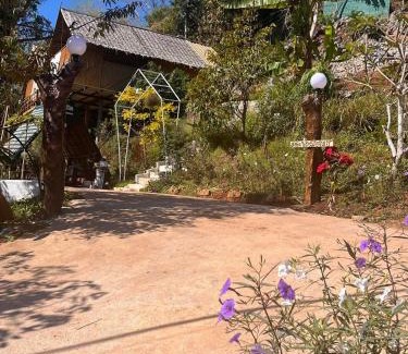 Thong Pha Phum Haus | มาค่ะ ฟาร์มสเตย์ ห้วยเขย่ง สวนคุณตา สวนทุเรียนทองผาภูมิ