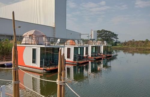 Ban Tom Skihütte | ริมกว๊านชาเลย์ รีสอร์ทแอนด์คาเฟ่ Rimkwan Chalay Resort and Cafe