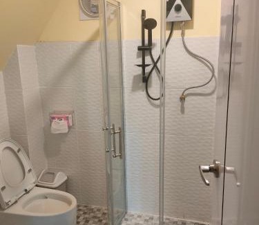 Phrom Khiri Resort | สถานีน้ำหวาน รีสอร์ท น้ำตกอ้ายเขียว