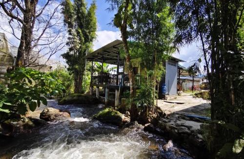 Chom Thong Haus | อินทนนท์ เล่าจู