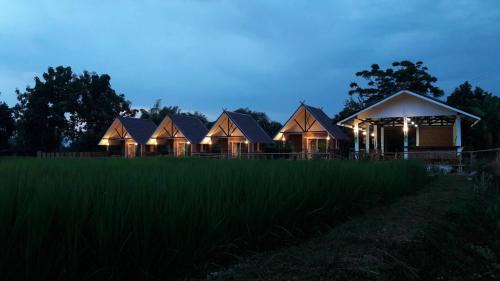 Pua Haus | ฮ้างนาตาจันทร์