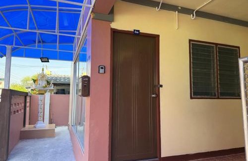 Ban Lam Rua Taek Wohnung | เทพกุญชร Budget-Friendly Room