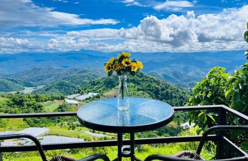 Samoeng Tai Haus | เหนือดอย แคมป์ปิ้ง (Nuea Doi Camping)