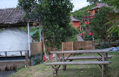 Mok Cham Pae Sonstige | เห็ดเหลือง แคมป์โซนเต็นท์โดมDome tents Camping Zone Hedreung Rakthai camping