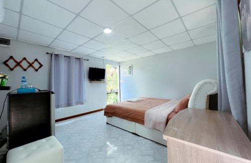 Lan Dokmai Tok Haus | แพนด้าโฮมสเตย์ กาญจนบุรี