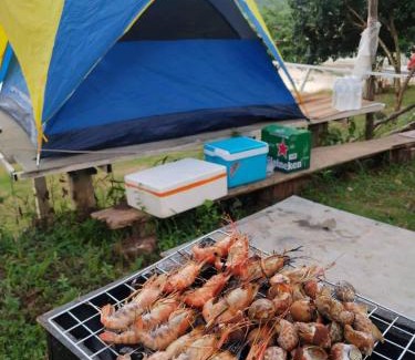 Sang Khom Haus | แม่ป้อมโฮมสเตย์ ลานกางเต้นท์ริมโขง