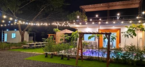 Wihan Daeng Villa | ใจฟูฟู พูลวิลล่า