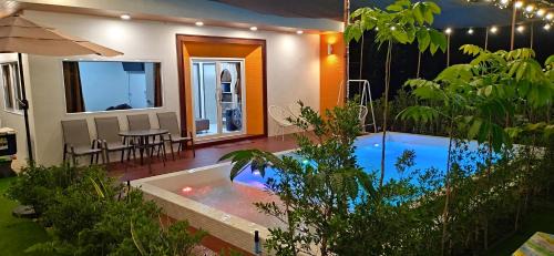 Wihan Daeng Villa | ใจฟูฟู พูลวิลล่า