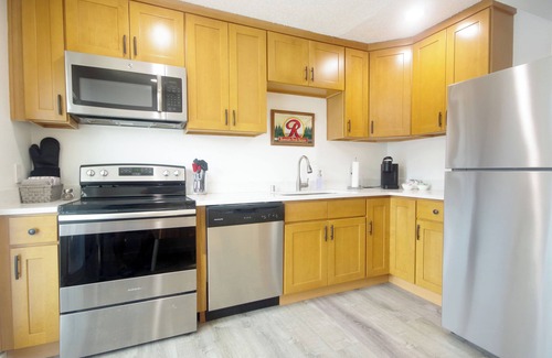 South Tacoma Wohnung | ᗌᗌᗌ Fresh & new 1br. Jukebox, king bed, A/C