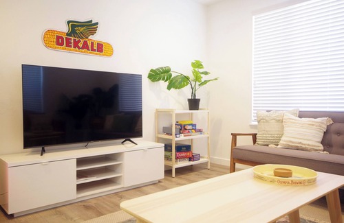 South Tacoma Wohnung | ᗌᗌᗌ Fresh & new 1br. Jukebox, king bed, A/C