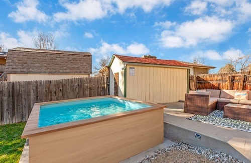 Northwest Arvada Haus | ᨒFIREHAUSᨒHotTubᨒCinemaᨒBBQᨒBadmintonᨒGames
