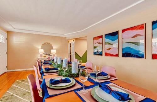 Northwest Arvada Haus | ᨒFIREHAUSᨒHotTubᨒCinemaᨒBBQᨒBadmintonᨒGames