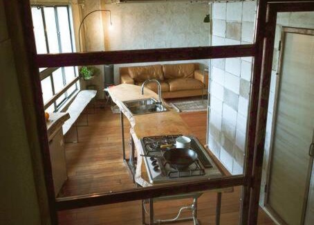 Chuo Ward Haus | ホテルニューハイオク：神戸駅4分/1棟貸し/リノベーションRC/Bed5台 (開放的なアート空間)