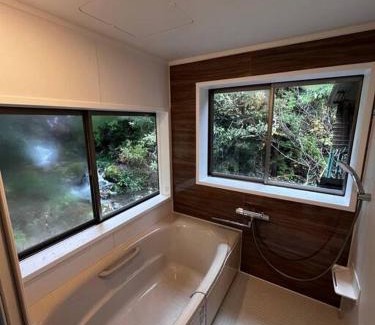 Mino Haus | 一棟貸x滝が見える半露天 自動麻雀卓 最大20名12時チェクイン後すぐにBBQ可