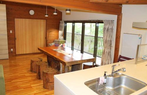 Nagano Skihütte | 『一軒丸々貸切』徒歩5分圏内カフェ 自然を満喫 Modern Ski Chalet +WiFi & 5min walk to cafes.