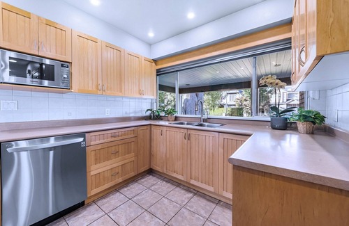 West Side Haus | 三本の木の別荘 Three-tree Villa — Your Home in Vancouver