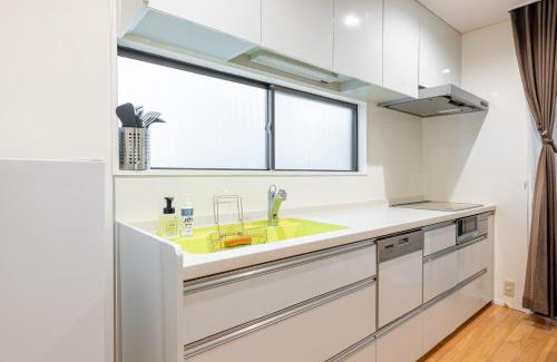 Shimotakaido Wohnung | 上北沢戸建て