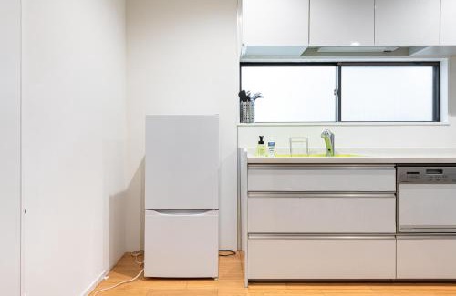 Shimotakaido Wohnung | 上北沢戸建て