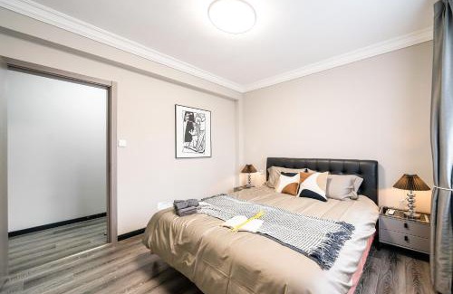 Downtown Shanghai Wohnung | 上海柠檬汁民宿 Shanghai lemon juic B&B-Shanghai Lemon Deluxe Room 外滩南京西路步行街