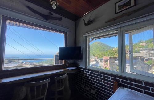 Ruifang Haus | 九份山海灣民宿 I 近老街 l 海景檜木房