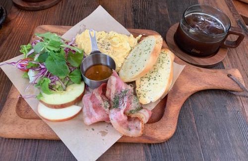 Ruifang Haus | 九份山海灣民宿 I 近老街 l 海景檜木房