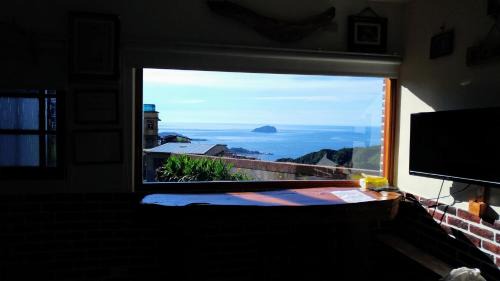 Ruifang Haus | 九份山海灣民宿 I 近老街 l 海景檜木房