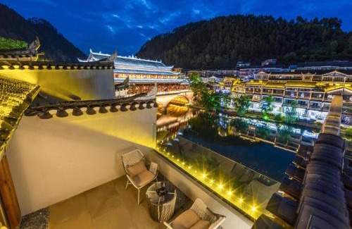 Fenghuang Haus | 云隐兮江景民宿