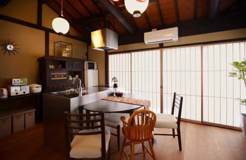 Kamigyo Villa | 京町屋の宿悠路里 Kyo-Machiya YululY