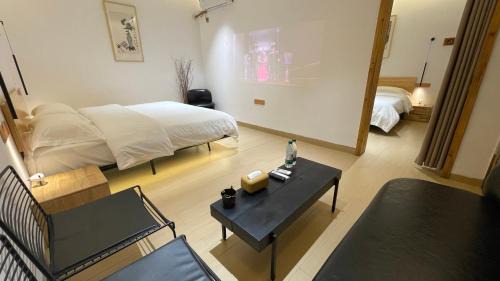 Fenghuang Haus | 凤凰古城柿子小院民宿亲子套房