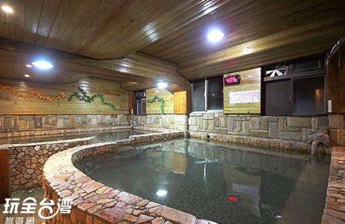 Fuxing District Bed & Breakfast | 北橫貫下巴陵溫泉山莊