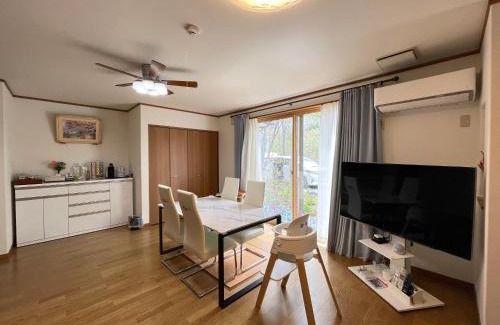 Tsumagoi Haus | 北軽井沢おもちゃ王国車5分 1棟貸切 107平米3LDK 雨もbbq可能 小学生3名まで無料 アメニティ完備