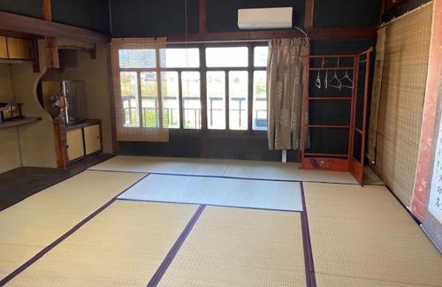 Fuchu Cho Haus | 古民家ゲストハウス穏