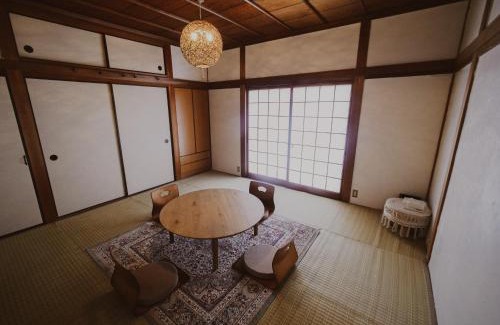 Gunge Haus | 古民家ゲストハウス CHACHACHA AWAJI