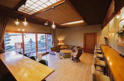 Gunge Haus | 古民家ゲストハウス CHACHACHA AWAJI