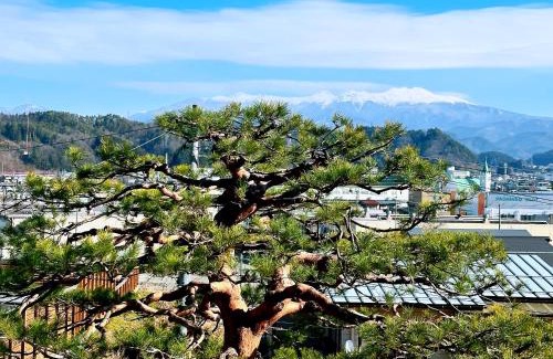 Fuyuto Villa | 吉祥莊位于高山市内 有一千平方的园林 可远眺日本的阿尔卑斯山脉 四季景色绝佳 可接待9人入住 免费停车