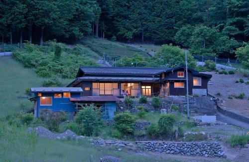 Hayakawa Villa | 囲炉裏つき古民家を丸ごと貸し切り「月夜見山荘」(庭にBBQグリル完成!)