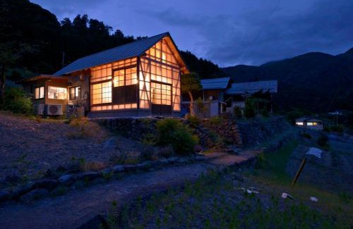 Hayakawa Villa | 囲炉裏つき古民家を丸ごと貸し切り「月夜見山荘」(庭にBBQグリル完成!)