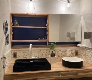 Yoshinogawa Haus | 坂東商店guest room藍染めと宿