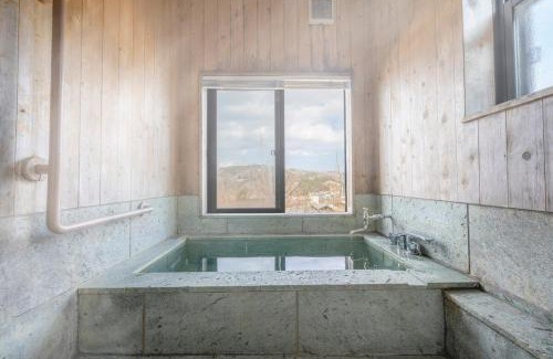 Izu Haus | 天然温泉-富士山パノラマビュー-プライベートデッキで非日常体験を-伊豆の温泉付き貸別荘-中伊豆noie