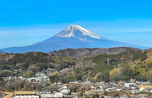 Izu Haus | 天然温泉-富士山パノラマビュー-プライベートデッキで非日常体験を-伊豆の温泉付き貸別荘-中伊豆noie