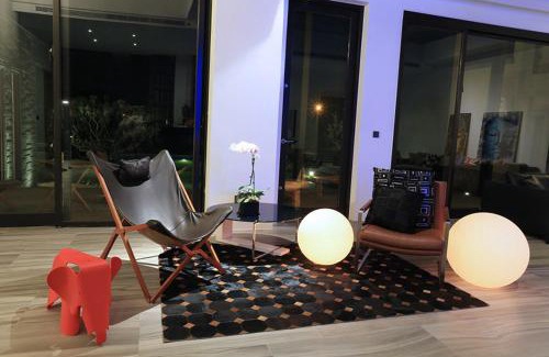 Sanxing Haus | 宜蘭包棟民宿 水明漾私人villa 歡唱l電動麻將l全套西式廚房l腳踏車l專業吧台l泳池l烤肉BBQ