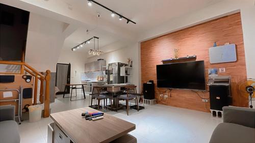 Yuanshan Villa | 宜蘭包棟民宿 蘭田會館 電動麻將 KTV Switch 德州撲克 燒烤 廚房 充電樁 寵物友善